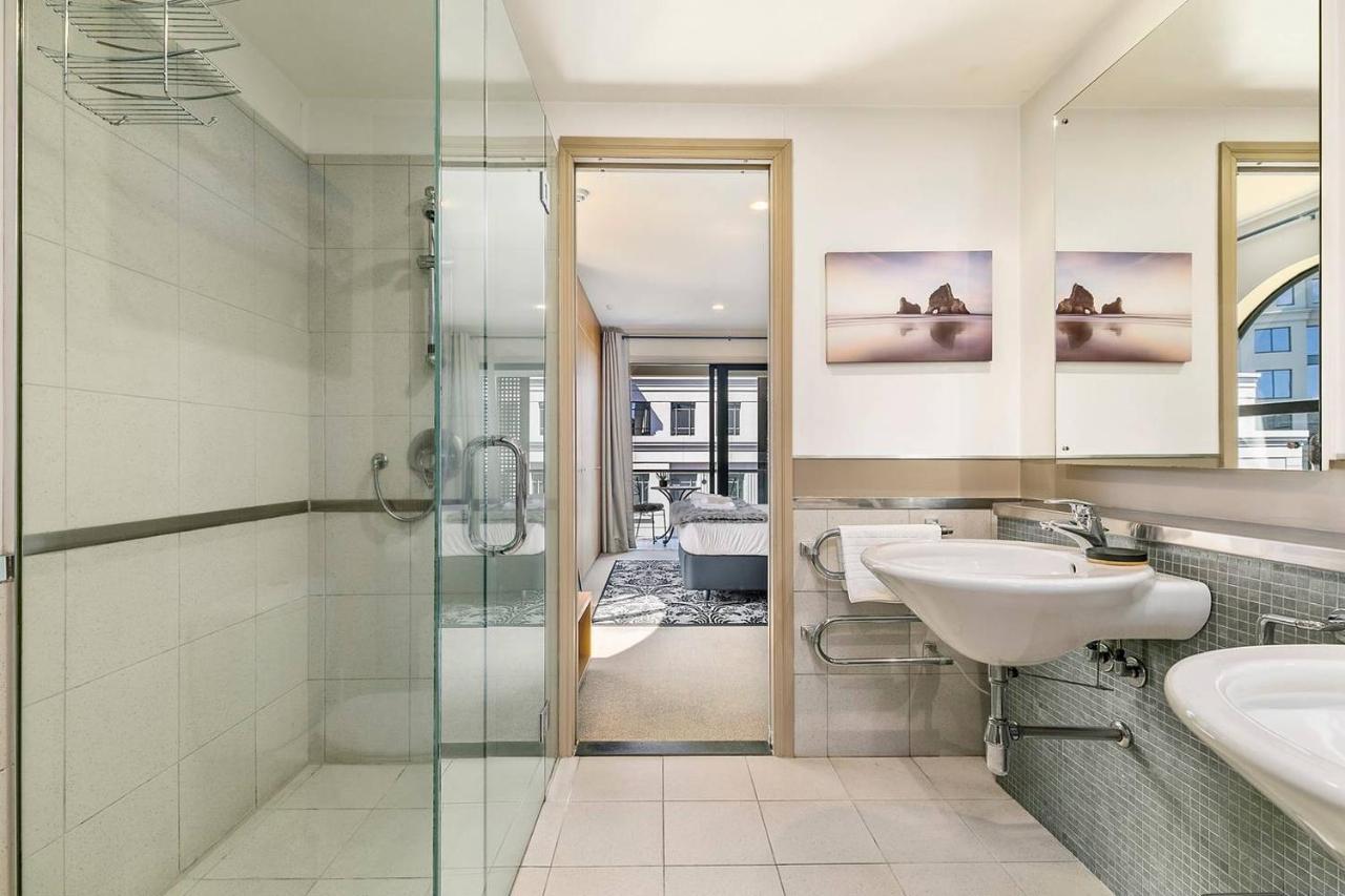 Enormous One Bedroom Beauty In Cbd! Free Parking Auckland Buitenkant foto